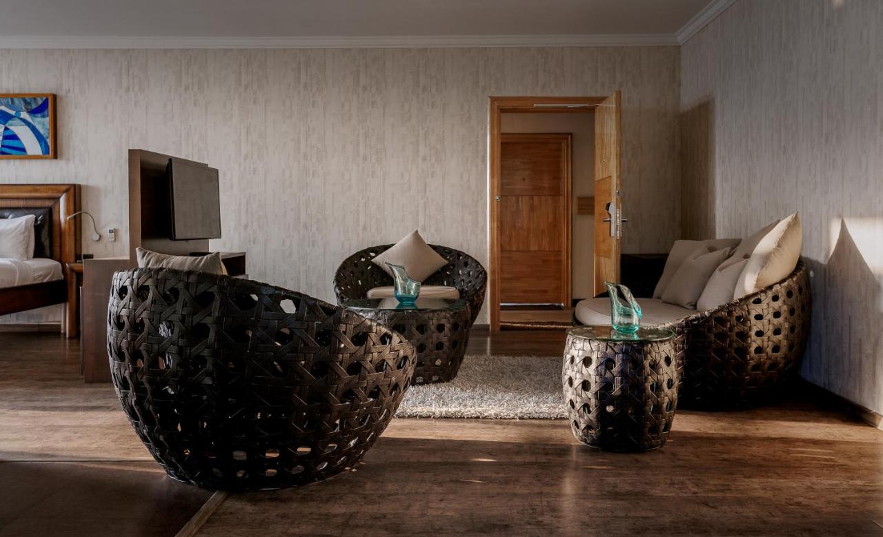 The Panoramic Getaway Hotel Munnar Eksteriør billede The interior of a suite at the Mandarin Oriental, Munich
