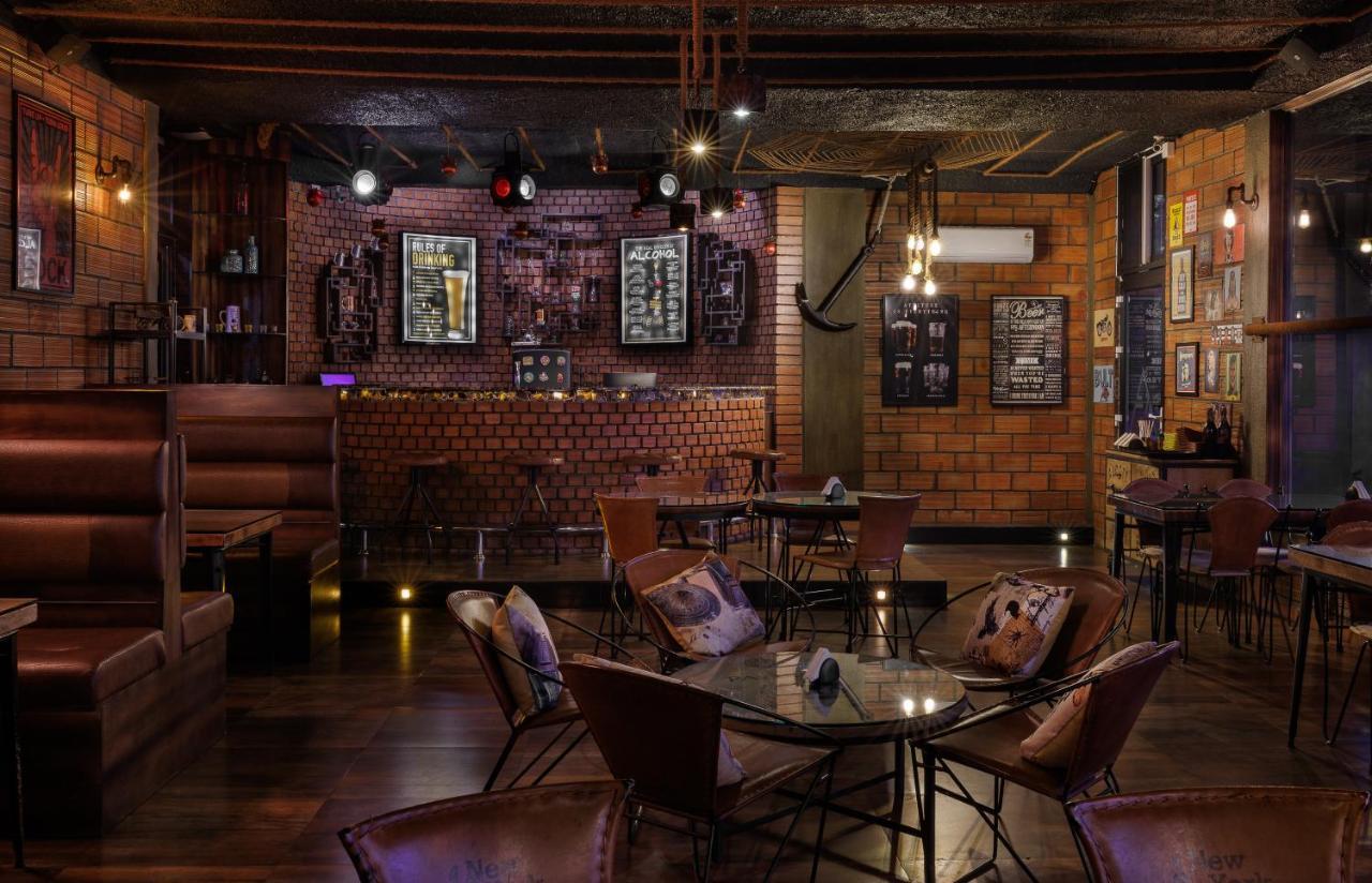The Panoramic Getaway Hotel Munnar Eksteriør billede The interior of the bar