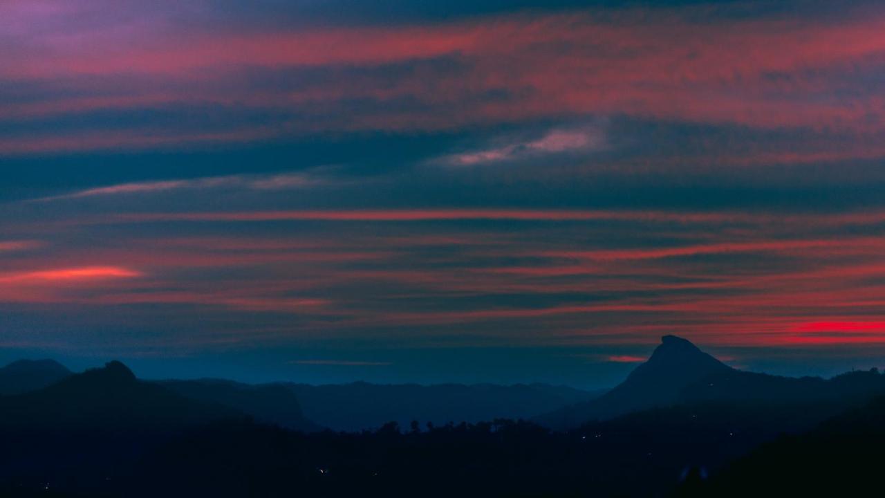 The Panoramic Getaway Hotel Munnar Eksteriør billede Sunset over the Sierra de los Caracoles