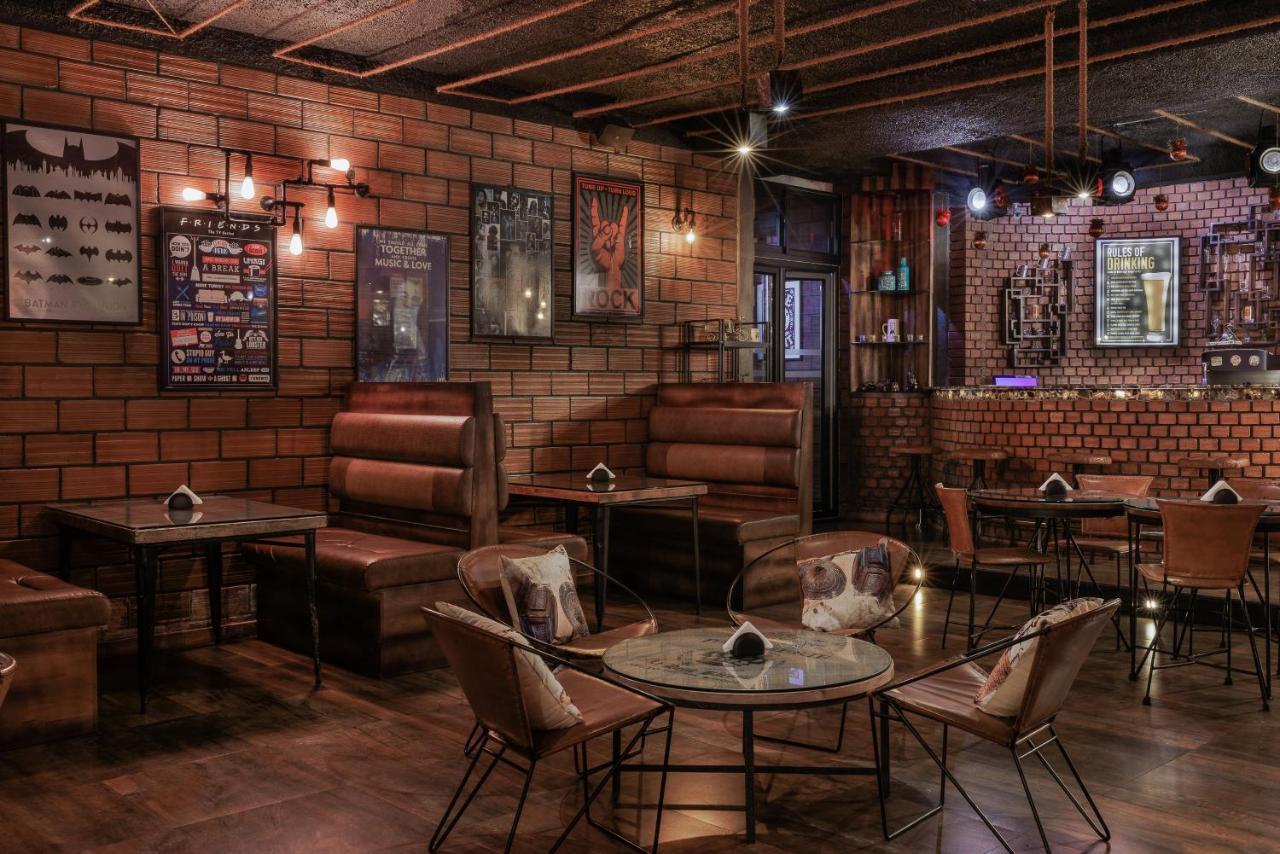 The Panoramic Getaway Hotel Munnar Eksteriør billede The interior of a restaurant in Dhaka, Bangladesh