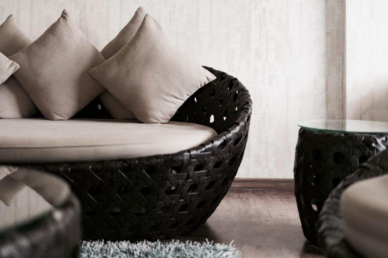 The Panoramic Getaway Hotel Munnar Eksteriør billede A rattan chair