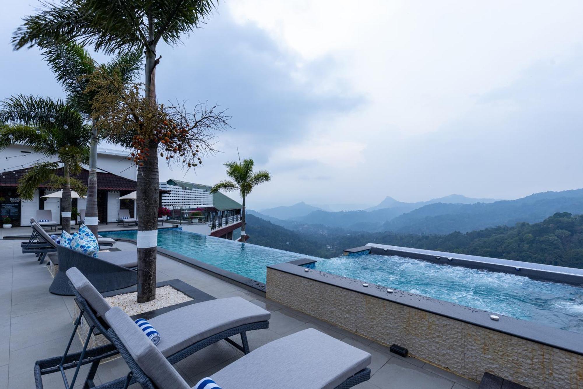 The Panoramic Getaway Hotel Munnar Eksteriør billede The swimming pool at the resort