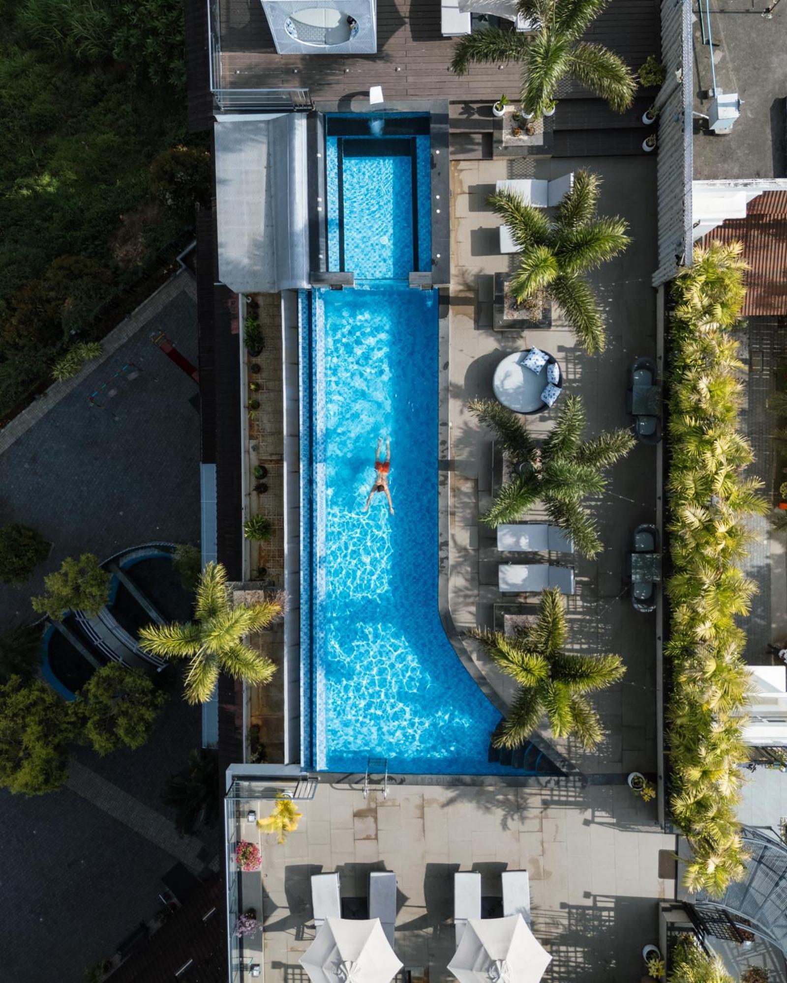 The Panoramic Getaway Hotel Munnar Eksteriør billede Aerial view of the pool