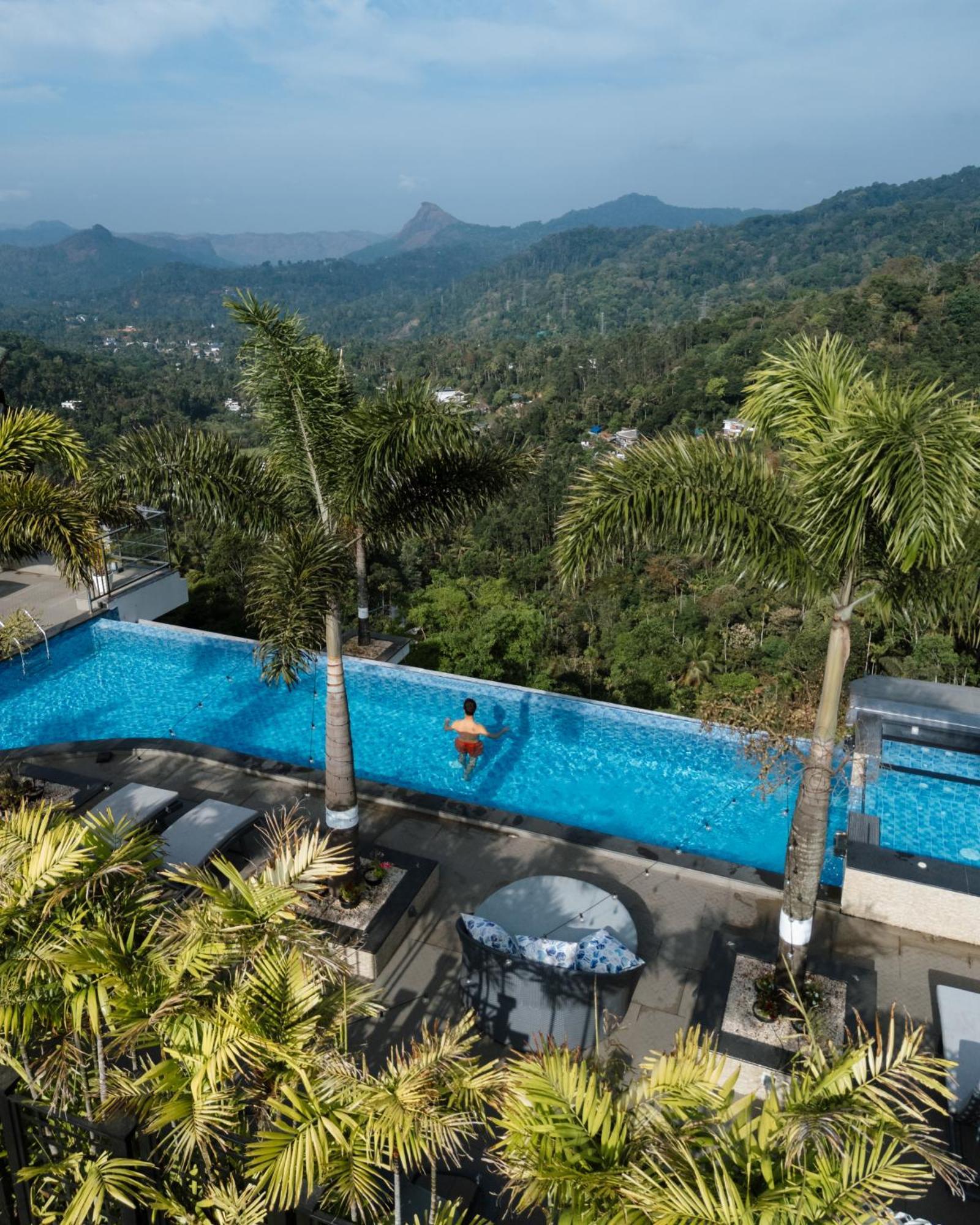 The Panoramic Getaway Hotel Munnar Eksteriør billede Infinity pool at the Le Méridien, Phuket Resort & Spa