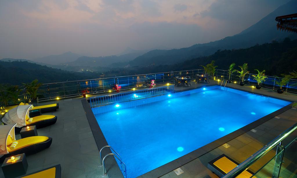 The Panoramic Getaway Hotel Munnar Eksteriør billede The swimming pool at the resort
