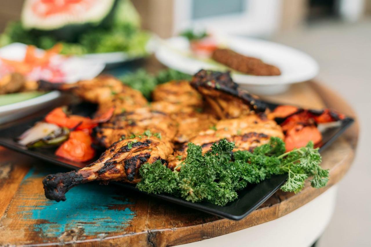 The Panoramic Getaway Hotel Munnar Eksteriør billede Grilled chicken