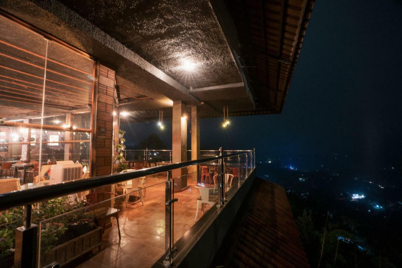 The Panoramic Getaway Hotel Munnar Eksteriør billede The restaurant at the top of the tower